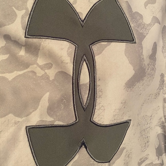 Under Armour Hoodie - Picture 3 of 5